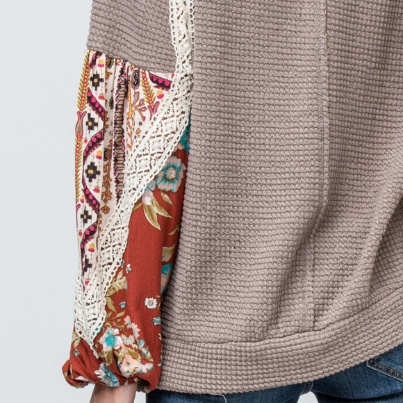 Contrast Balloon sleeve top with crochet trim - Picture 4 of 5